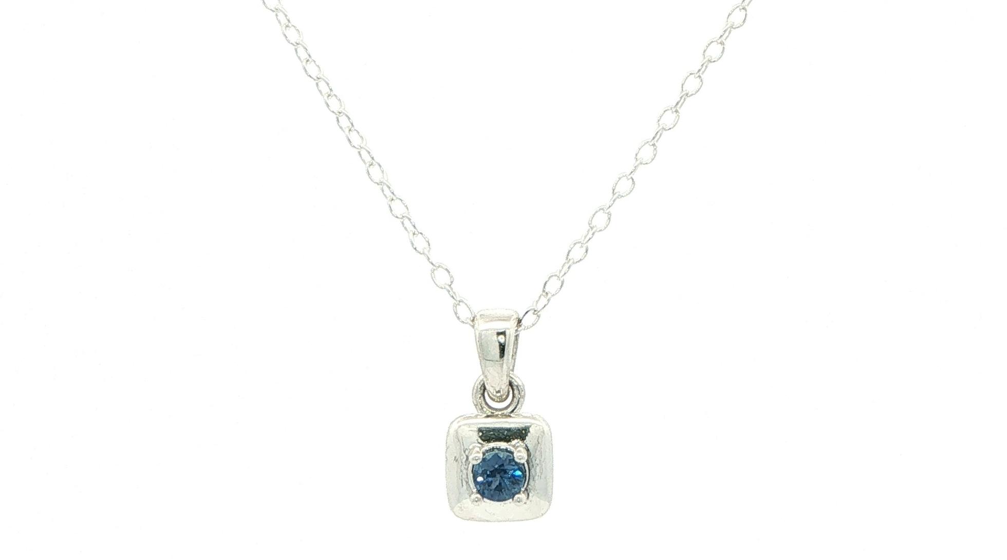 Montana Yogo Sapphire Square Pendant Necklace in Sterling Silver (0.12cts)