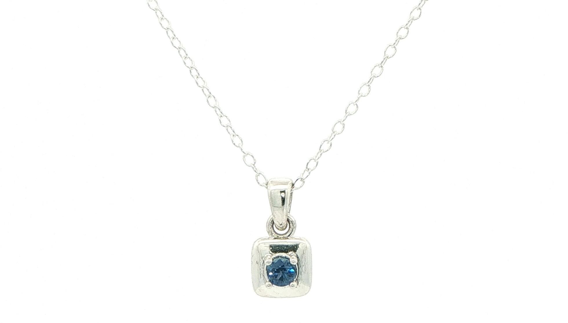 Montana Yogo Sapphire Square Pendant Necklace in Sterling Silver (0.11cts)