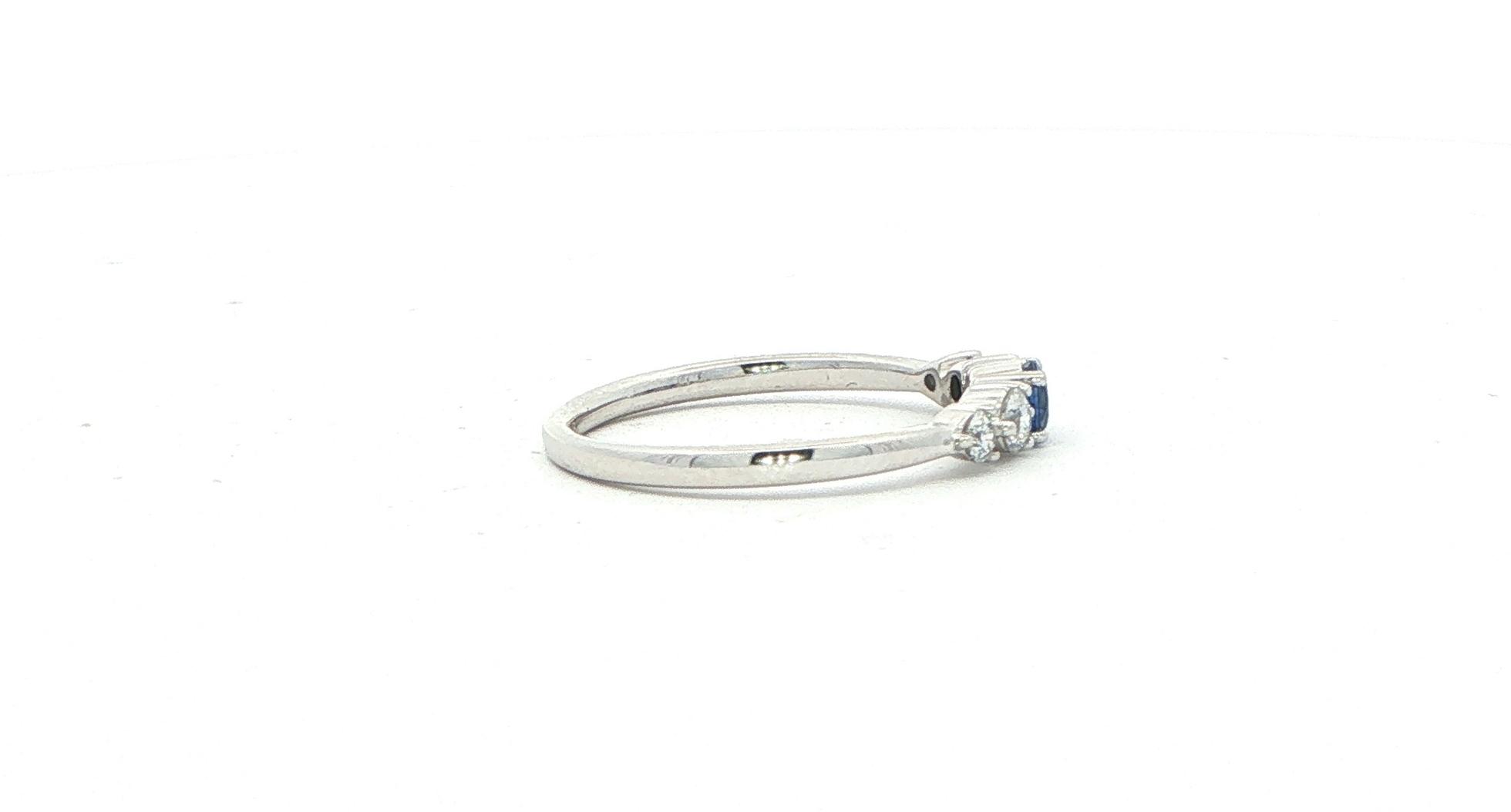Five-Stone Montana Yogo Sapphire and Diamond Ring in White Gold (0.46cts TWT) side