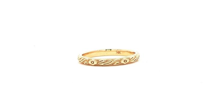 content/products/Floral Engraved Wedding Band in Yellow Gold 