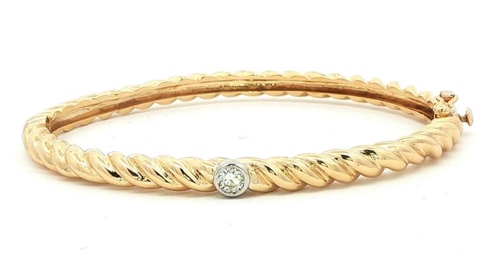content/products/Estate Piece: Diamond Bezel Twisted Rope Bangle in Yellow Gold (0.20cts)