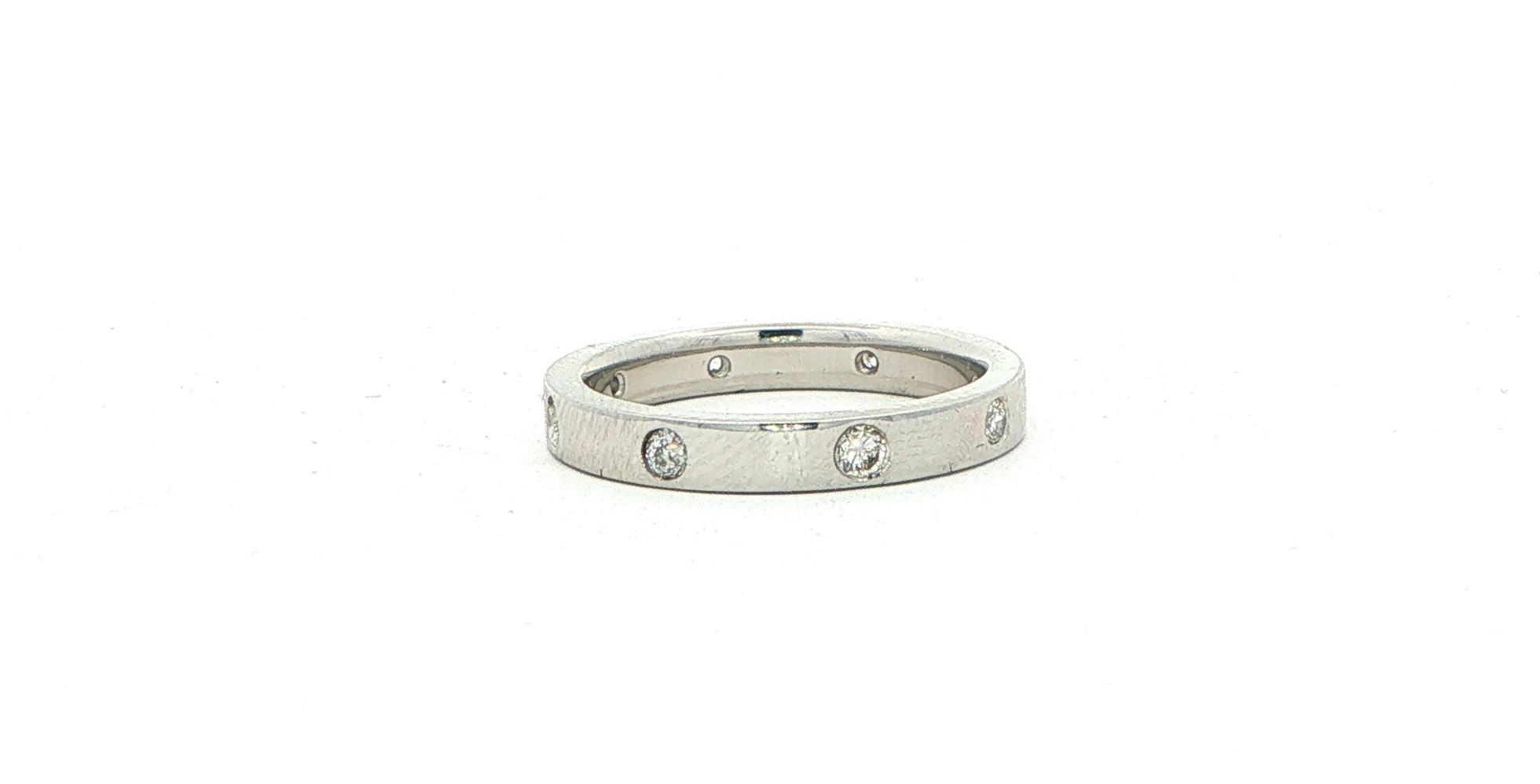 Estate Piece: 8-Stone Flush-Set Diamond Eternity Ring in Platinum (0.25cts TWT)