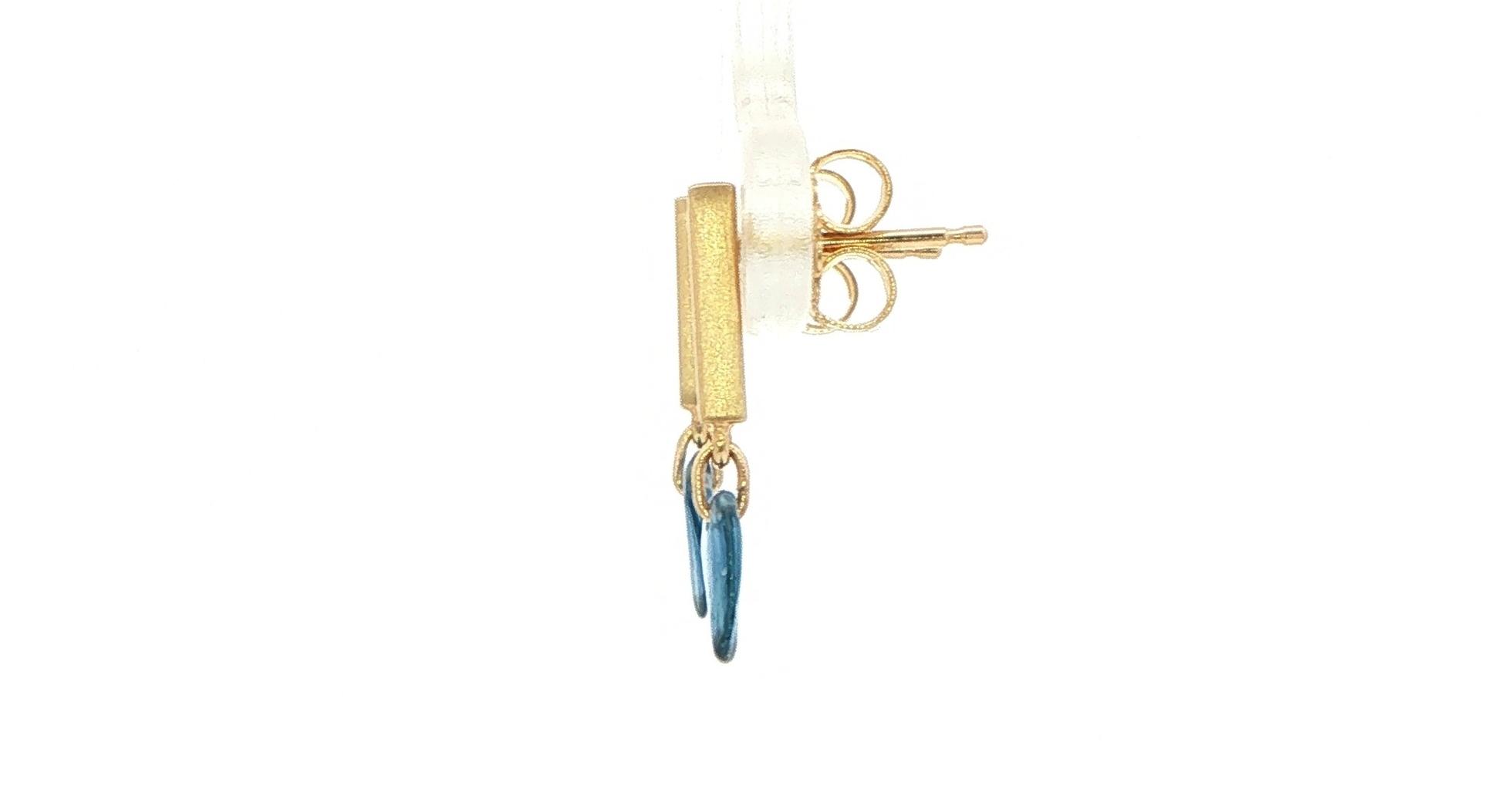 Estate Piece: Raw Tumbled Montana Yogo Sapphire Drop Earrings in Yellow Gold (0.70cts TWT) side