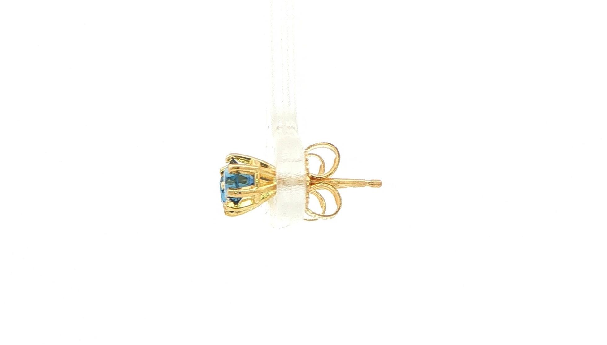 Estate Piece: Montana Yogo Sapphire Stud Earrings in 6-Prong Settings in Yellow Gold (0.68cts TWT) side