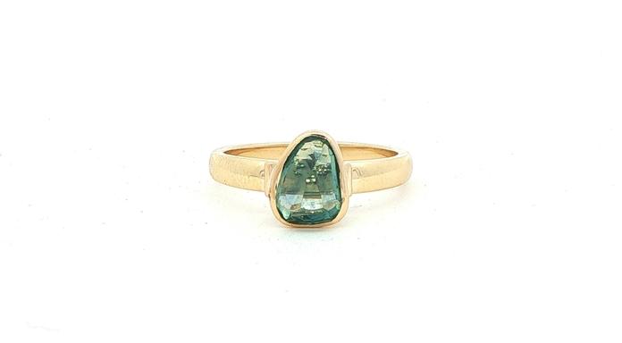 content/products/Estate Piece: Bezel-Set Forest Green Rose-cut Montana Sapphire Solitaire Ring in Yellow Gold (1.68cts TWT)
