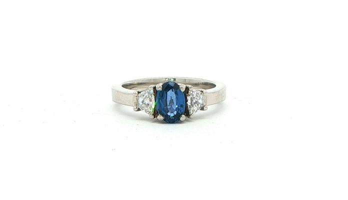 content/products/3-Stone Oval-cut Montana Yogo Sapphire and Trapezoid-cut Diamonds Ring in Platinum (1.41cts TWT)