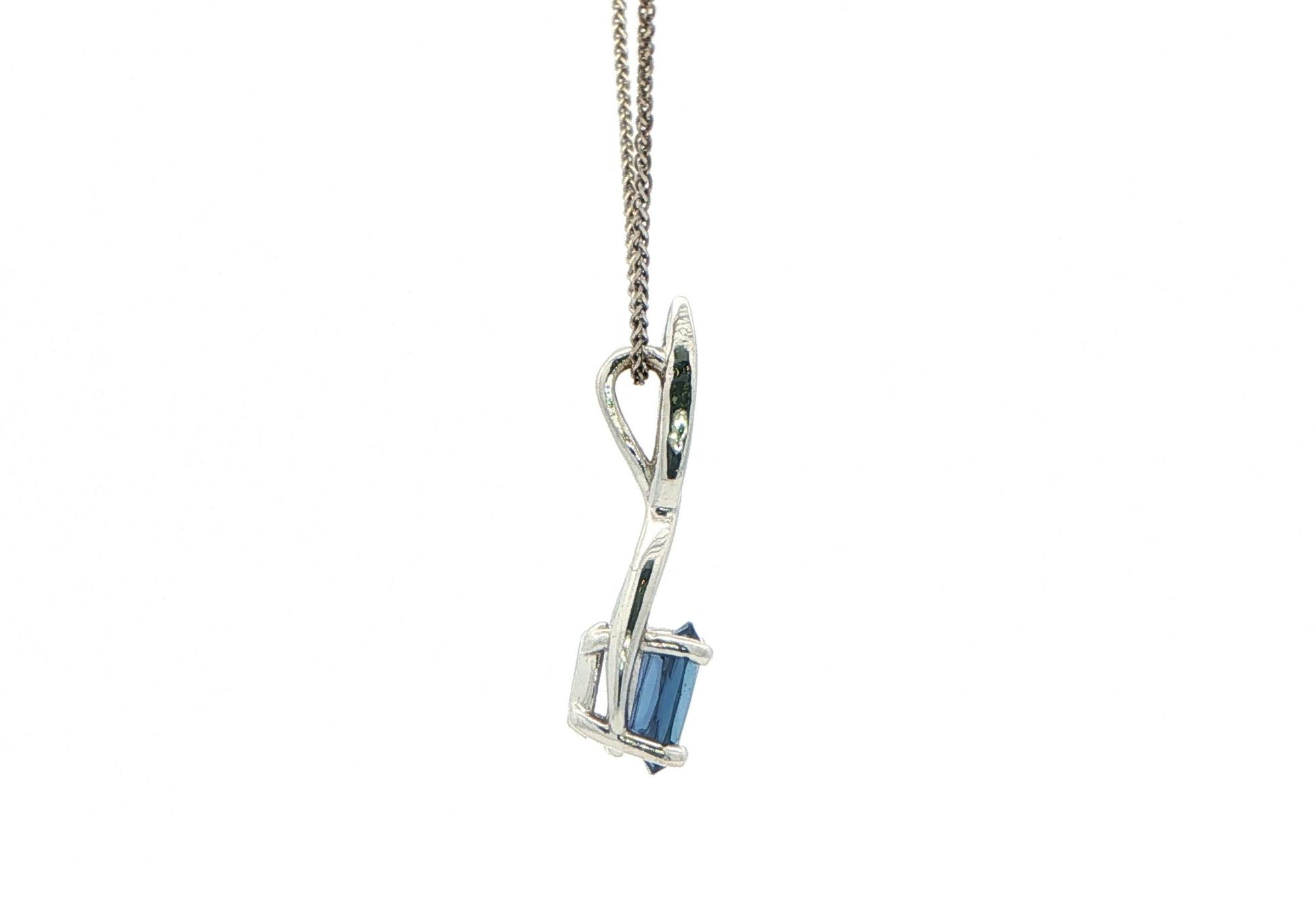 Twist Drop Oval-cut Montana Yogo Sapphire Necklace in White Gold (0.85cts) side