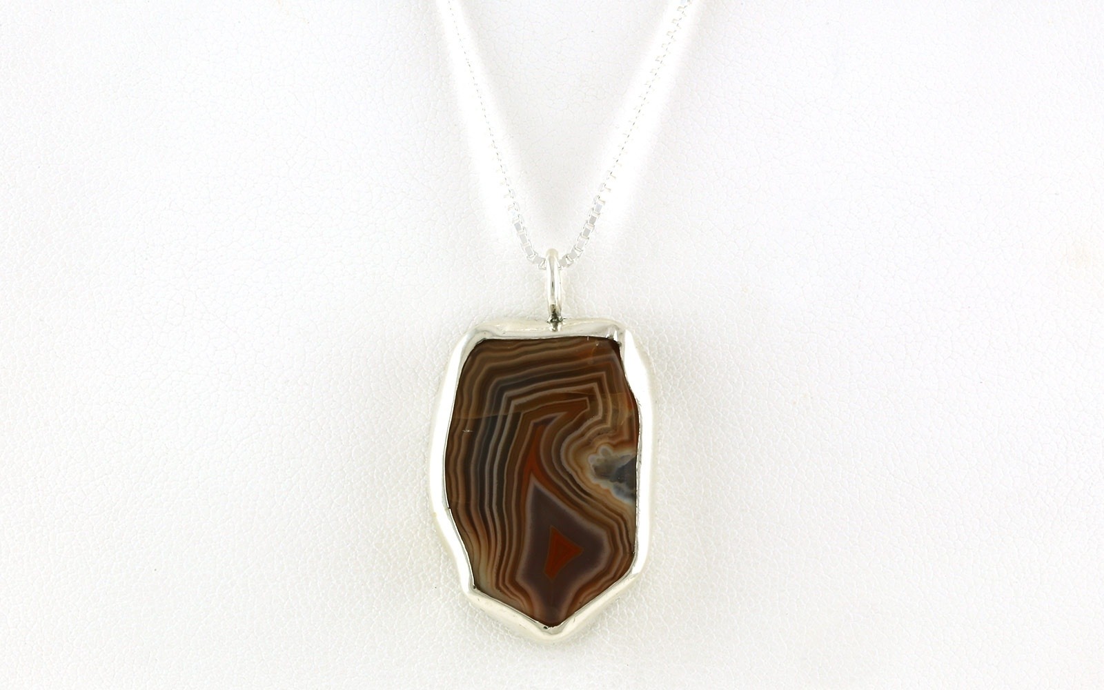 Bezel-Set Agate Necklace in Sterling Silver (23.50cts)