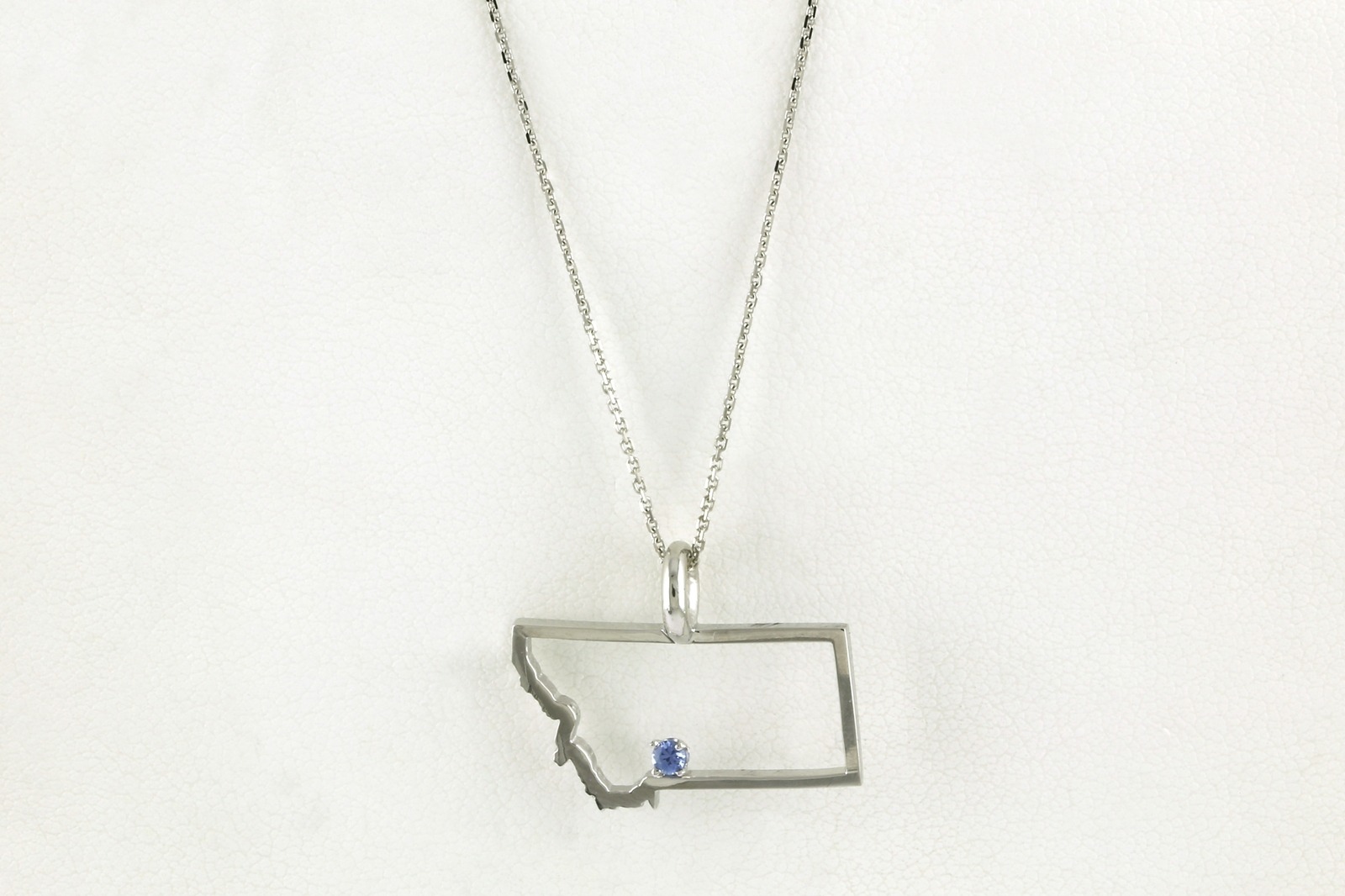 Montana State Outline Montana Yogo Sapphire Charm Necklace in Sterling Silver (0.05cts)