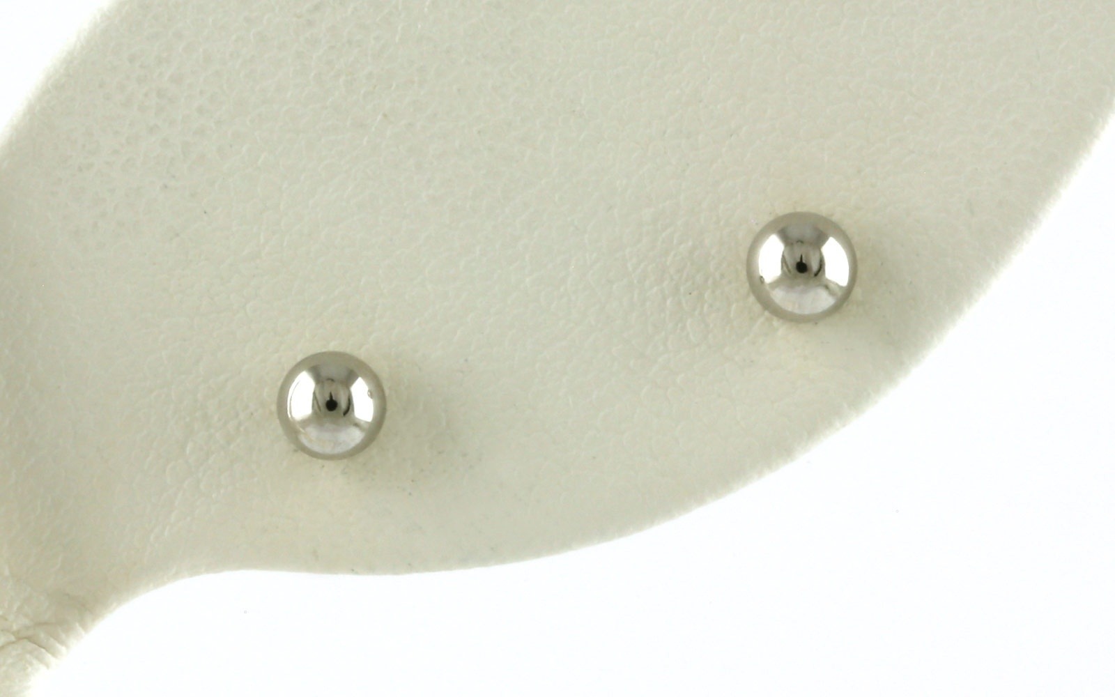 Ball Stud Earrings in White Gold (4mm)
