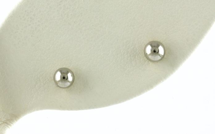 content/products/Ball Stud Earrings in White Gold (4mm)