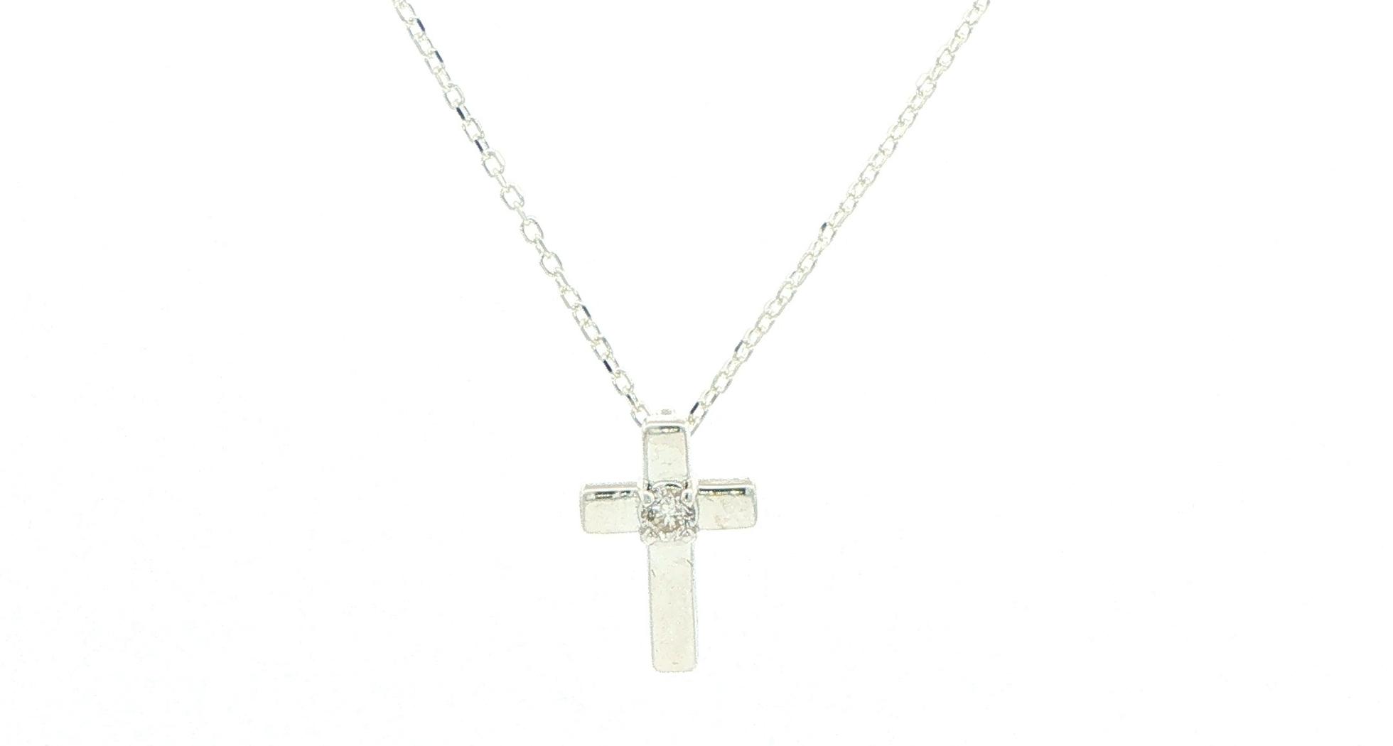 Diamond Accent Cross Pendant Necklace in Sterling Silver (0.06cts)