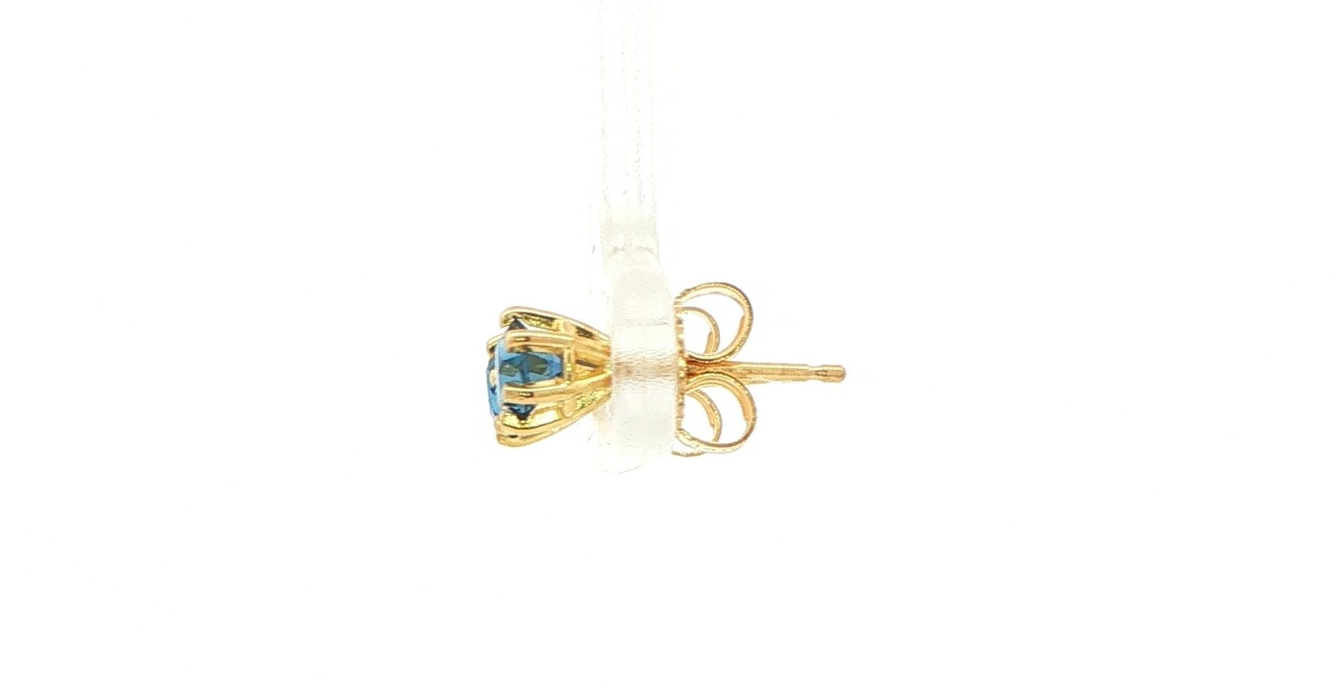 Estate Piece: Montana Yogo Sapphire Stud Earrings in 6-Prong Settings in Yellow Gold (0.68cts TWT) side