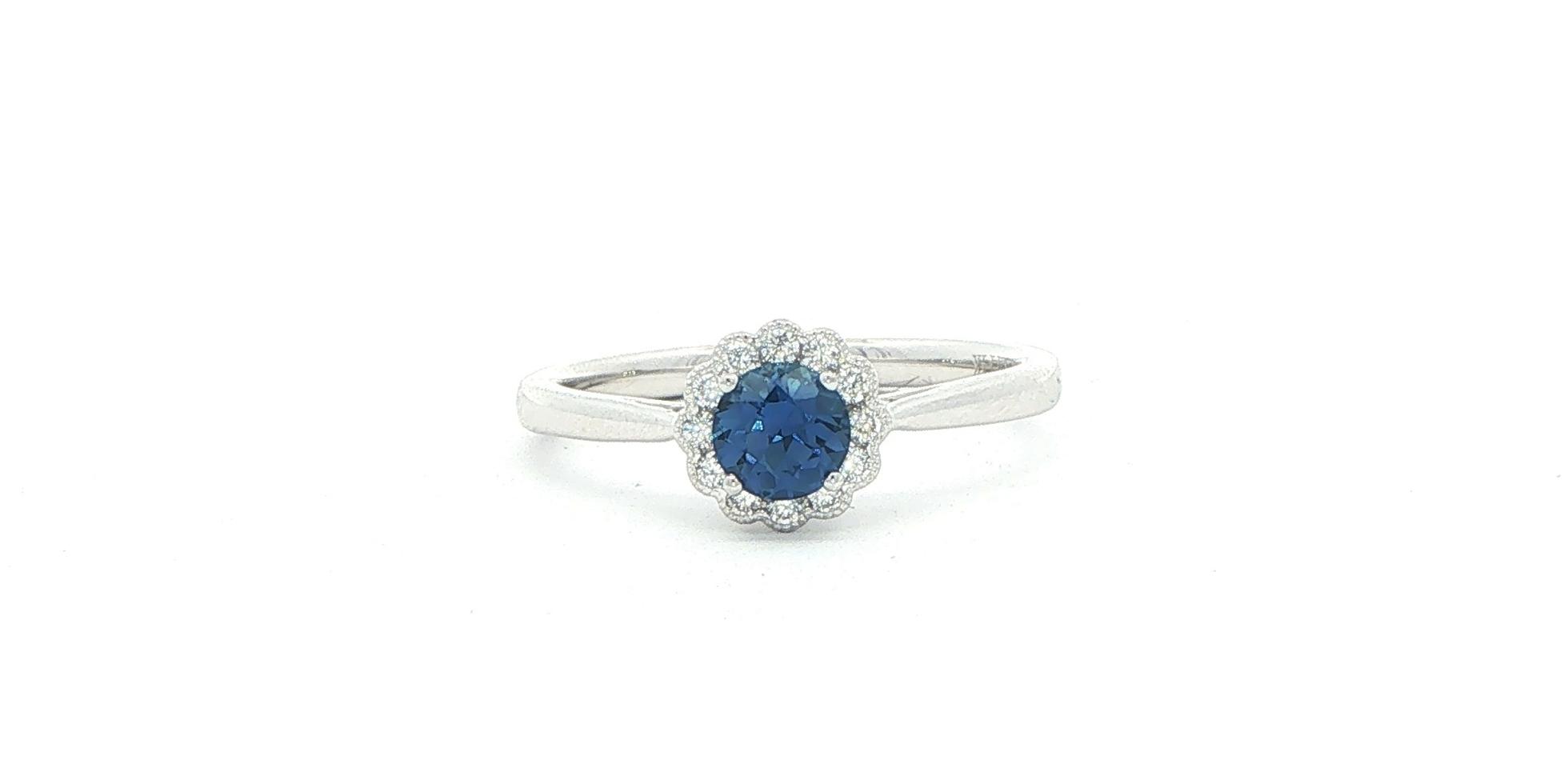 Royal Blue Sapphire Scalloped Halo Ring in White Gold (0.66cts TWT)