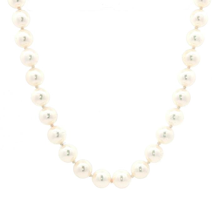 content/products/Estate Piece: Classic Knotted Pearl Necklace with Yellow Gold Clasp