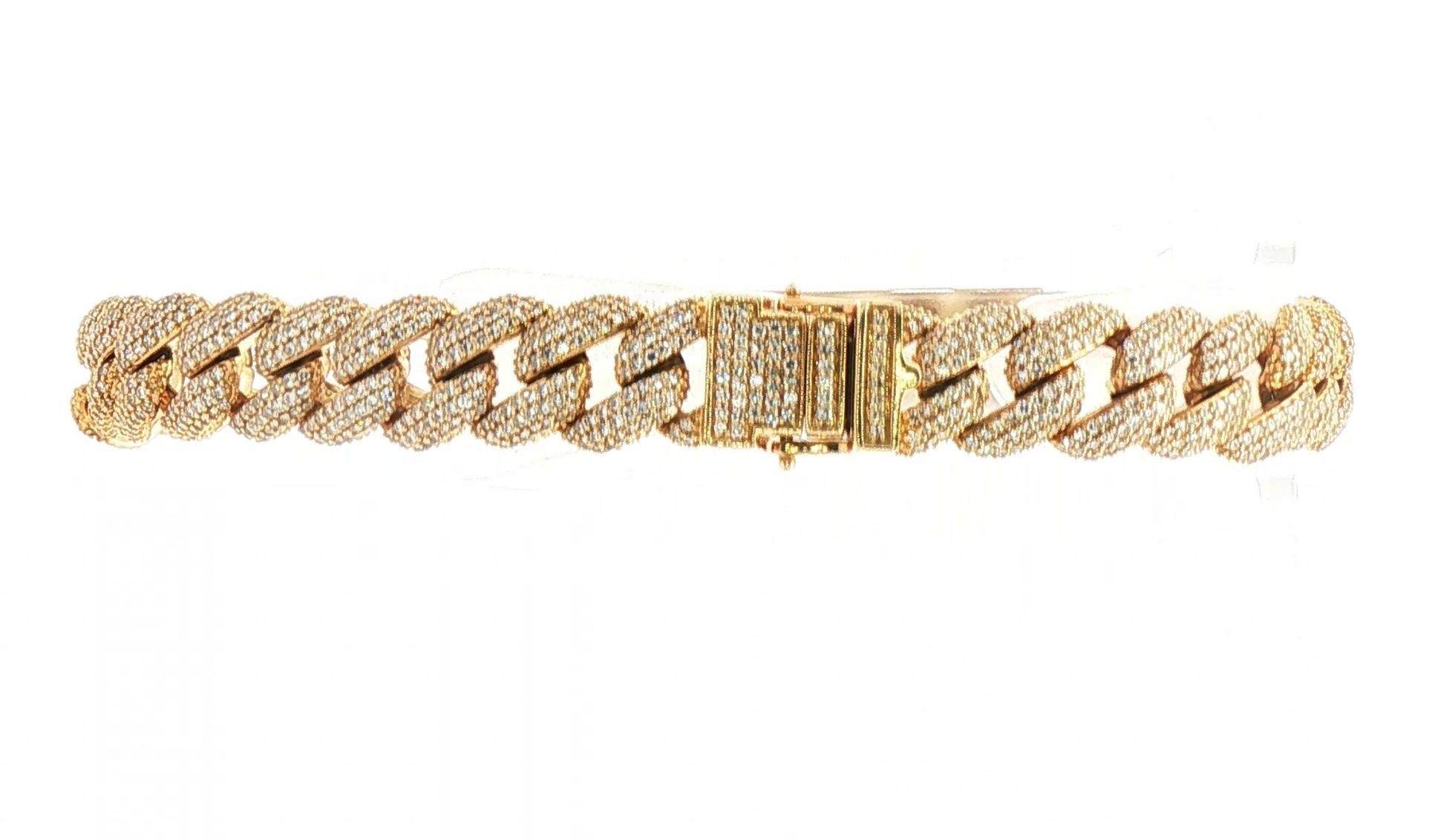 Pave Diamond Curb Link Line Bracelet in Yellow Gold (3.00cts TWT) clasp