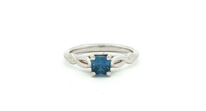 content/products/Woven Solitaire-style Radiant-cut Montana Yogo Sapphire Ring in White Gold (0.66cts)