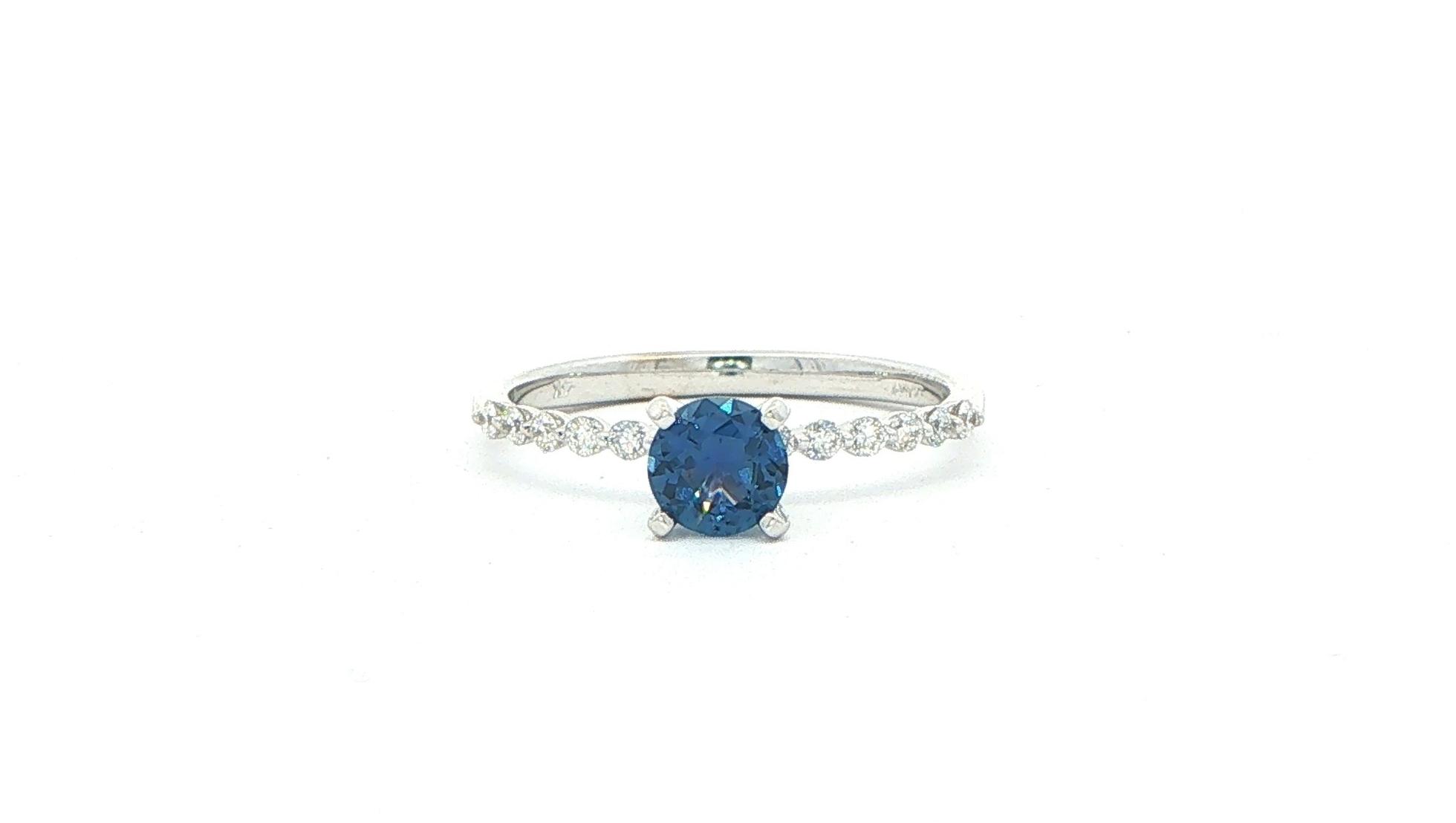 Montana Yogo Sapphire and Diamond Ring in White Gold (0.66cts TWT)