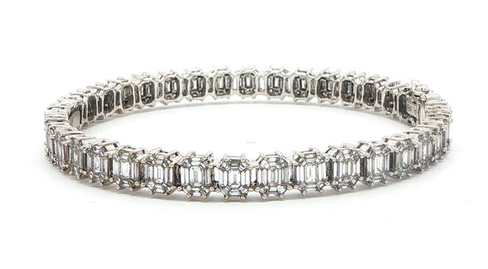 content/products/Emerald-Cut Diamond Bangle Bracelet with Adjustable Size in White Gold (9.05cts TWT)