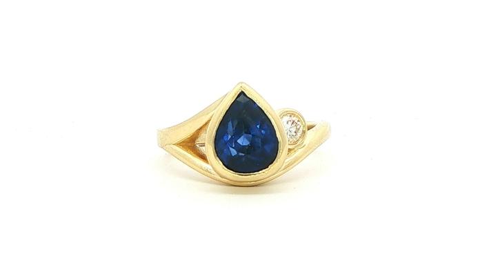 content/products/Bezel-set Pear-Shaped Royal Blue Sapphire and Diamond Ring Yellow Gold (3.68cts TWT)