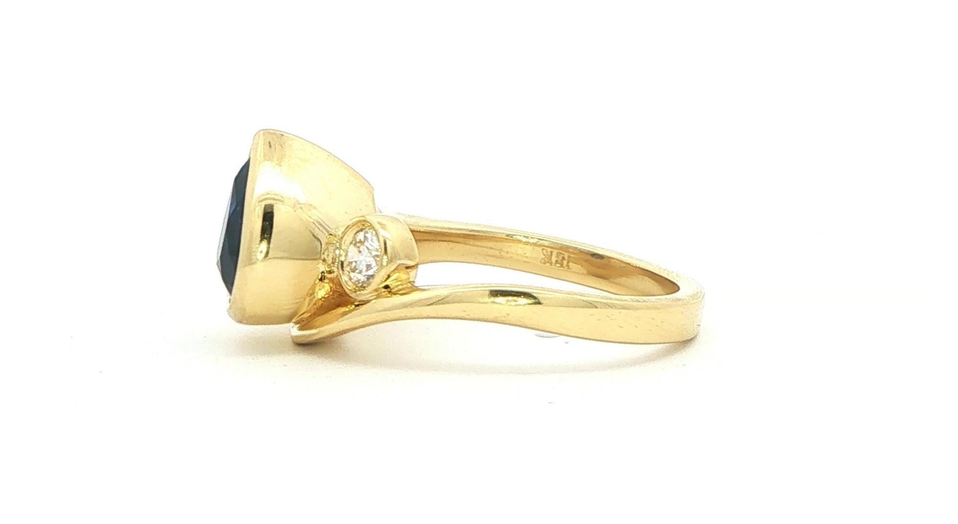 Bezel-set Pear-Shaped Royal Blue Sapphire and Diamond Ring Yellow Gold (3.68cts TWT) side