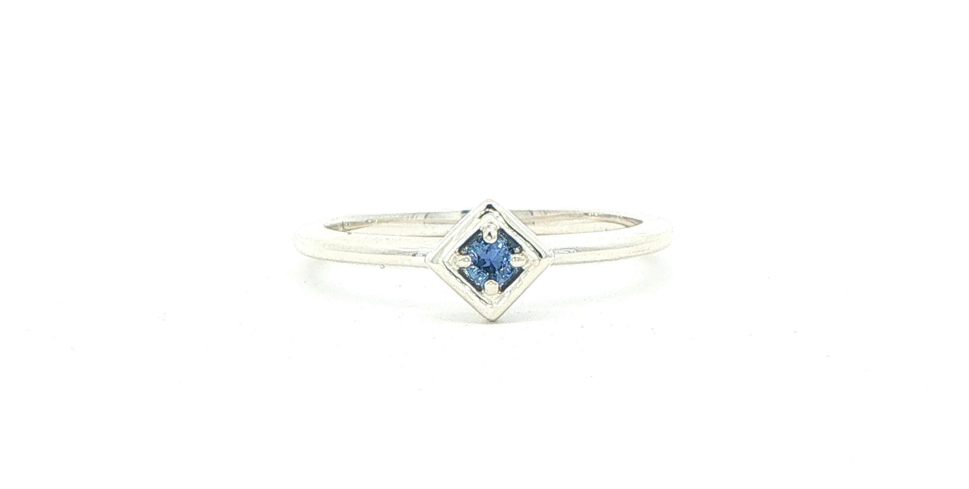 Kite-Set Montana Yogo Sapphire Solitaire Ring in Sterling Silver (0.08cts)