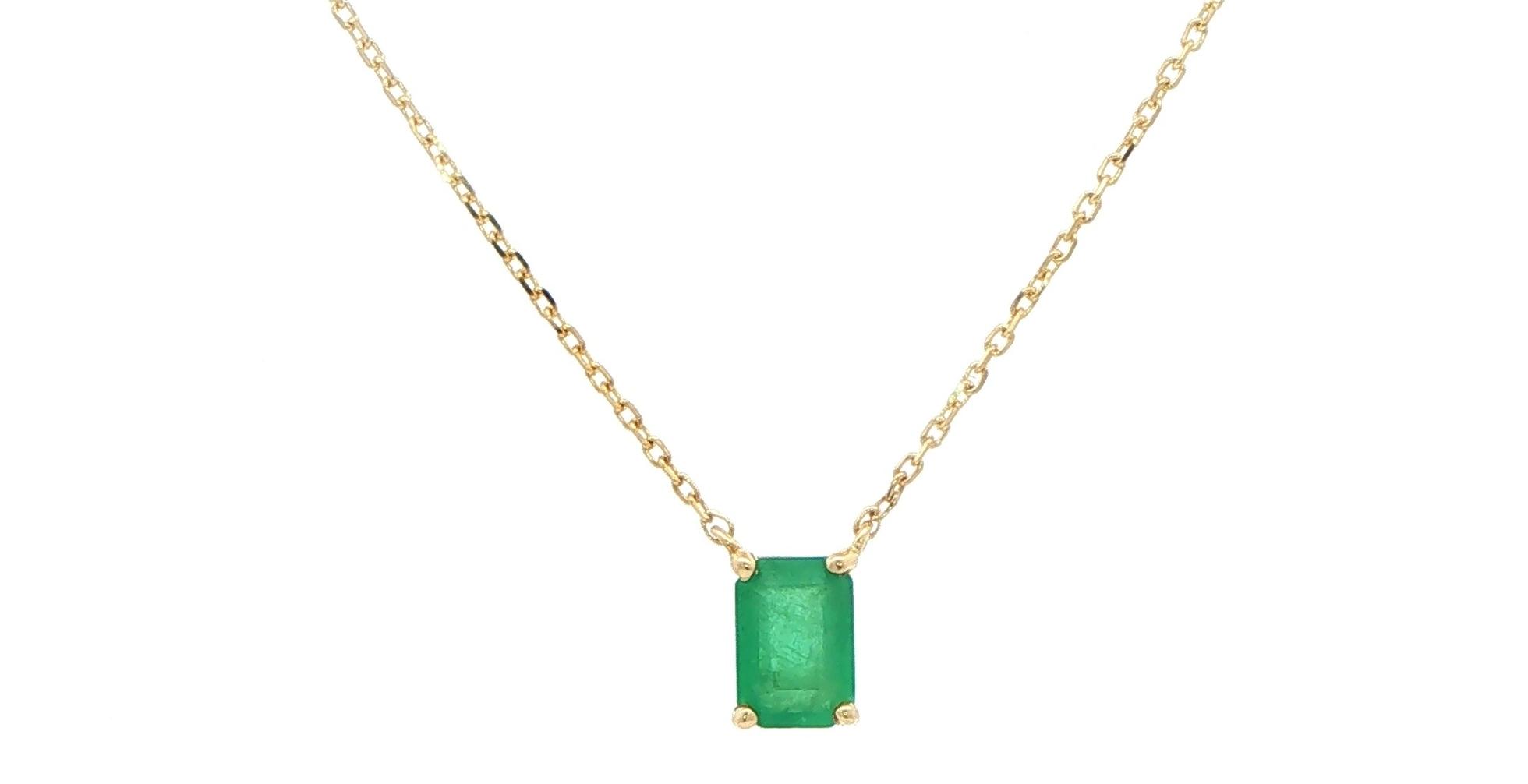 Emerald-Cut Emerald Solitaire Necklace in Yellow Gold (0.78cts )