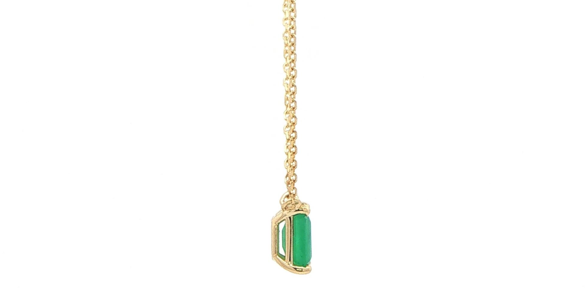 Emerald-Cut Emerald Solitaire Necklace in Yellow Gold (0.78cts ) side
