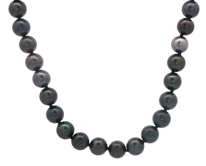 content/products/Estate Piece: Dyed Dark Pearl Strand Necklace with White Gold Clasp