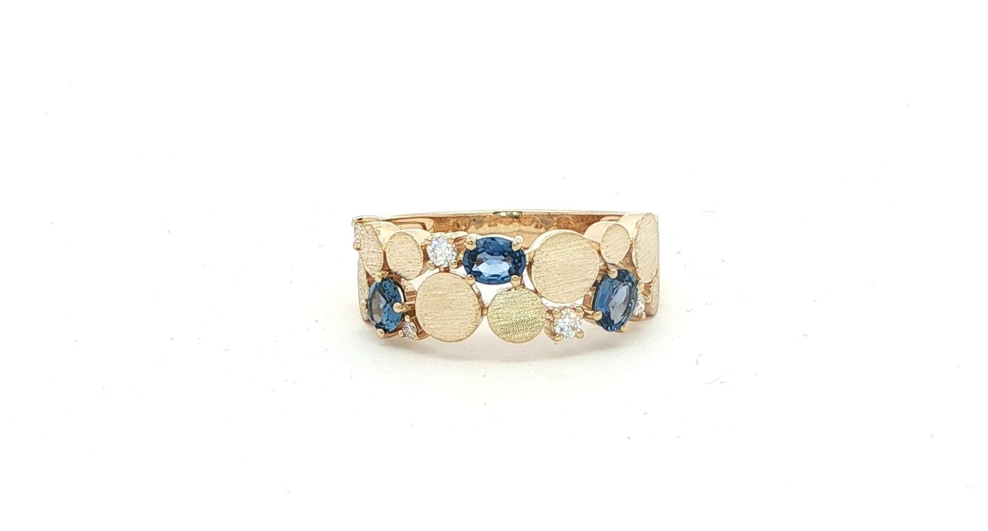 Wide River Rock Montana Yogo Sapphire and Diamond Ring White Sandblast Finish in Yellow Gold (0.70cts TWT)