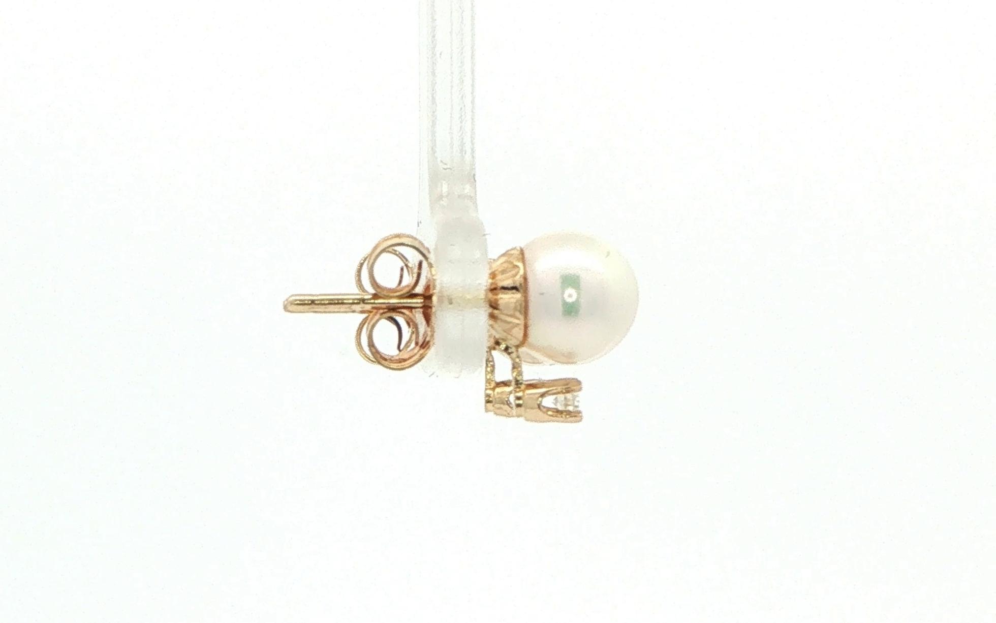 Estate Piece: Pearl and Diamond Drop Stud Earrings in Yellow Gold (0.06cts TWT) side