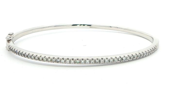content/products/Diamond Hinged Bangle Bracelet in White Gold (0.70cts TWT)