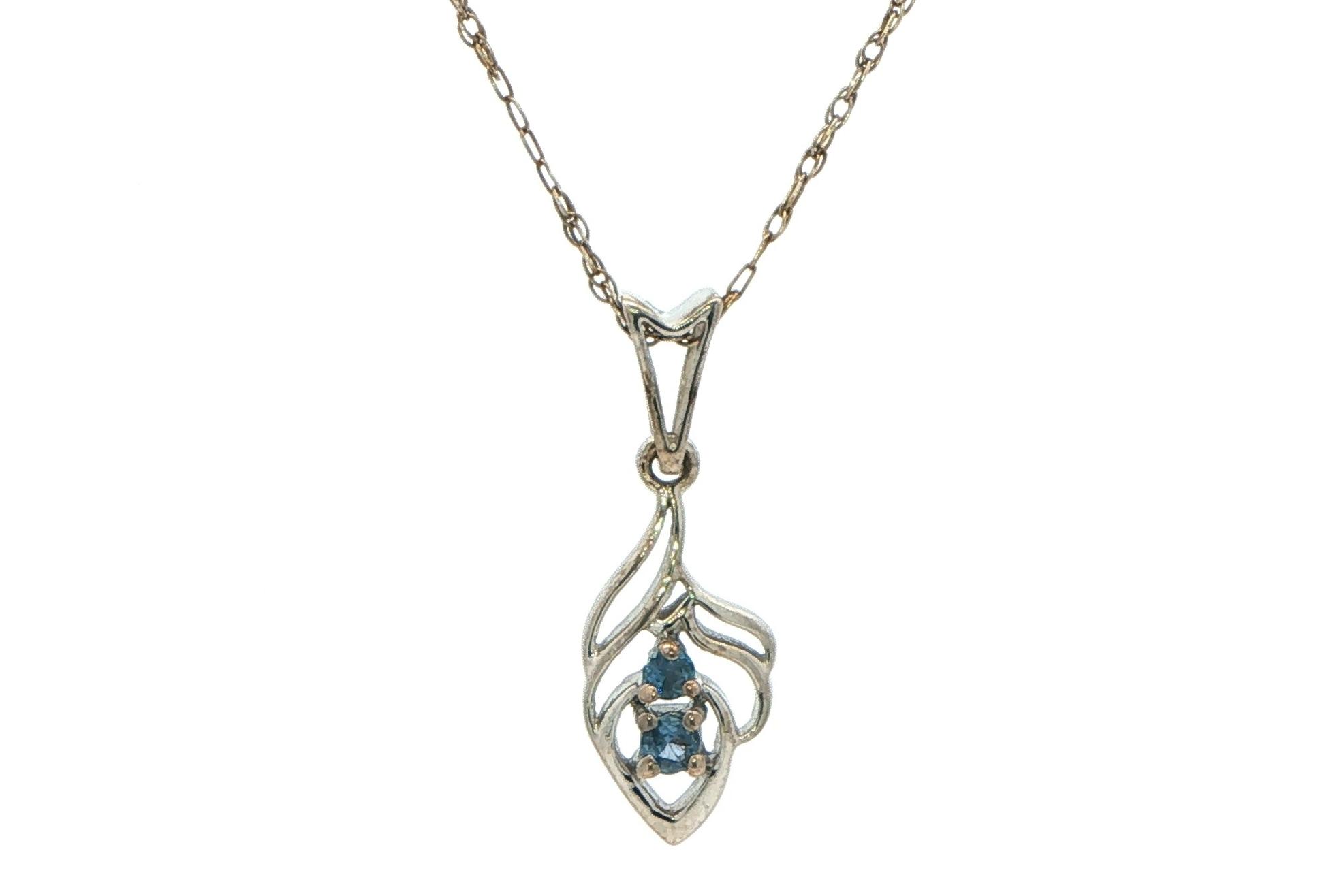 Montana Yogo Sapphire Leaf Pendant Necklace in Sterling Silver (0.11cts TWT)