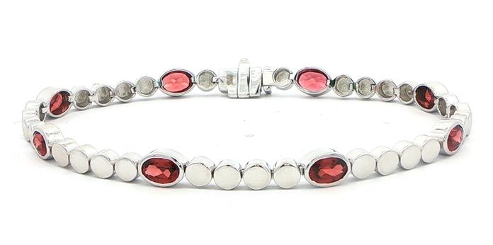 content/products/Oval Garnet Station Line Bracelet in Sterling Silver (4.80cts TWT)