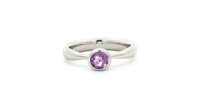 content/products/Bezel-Set Amethyst Solitaire Ring in Sterling Silver (0.45cts TWT)