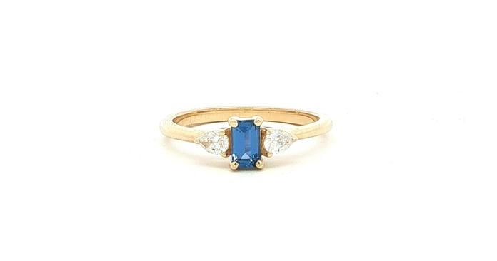 content/products/Emerald-cut Montana Yogo Sapphire and Pear-cut Diamonds Three-Stone Ring in Yellow Gold (0.57cts TWT)