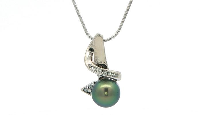 content/products/Estate Piece: Tahitian Pearl Pendant Necklace with Sweeping Diamond Accent in White Gold (0.25cts TWT)