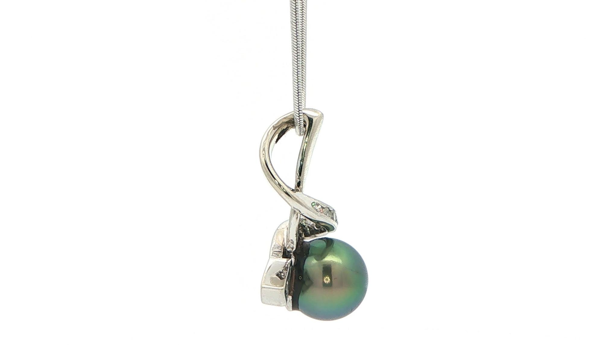 Estate Piece: Tahitian Pearl Pendant Necklace with Sweeping Diamond Accent in White Gold (0.25cts TWT) side