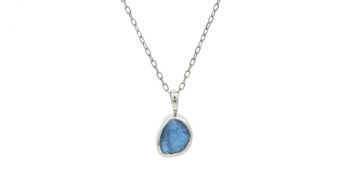 content/products/Bezel-set Raw Un-cut Montana Yogo Sapphire Pendant Necklace in White Gold (1.15cts)
