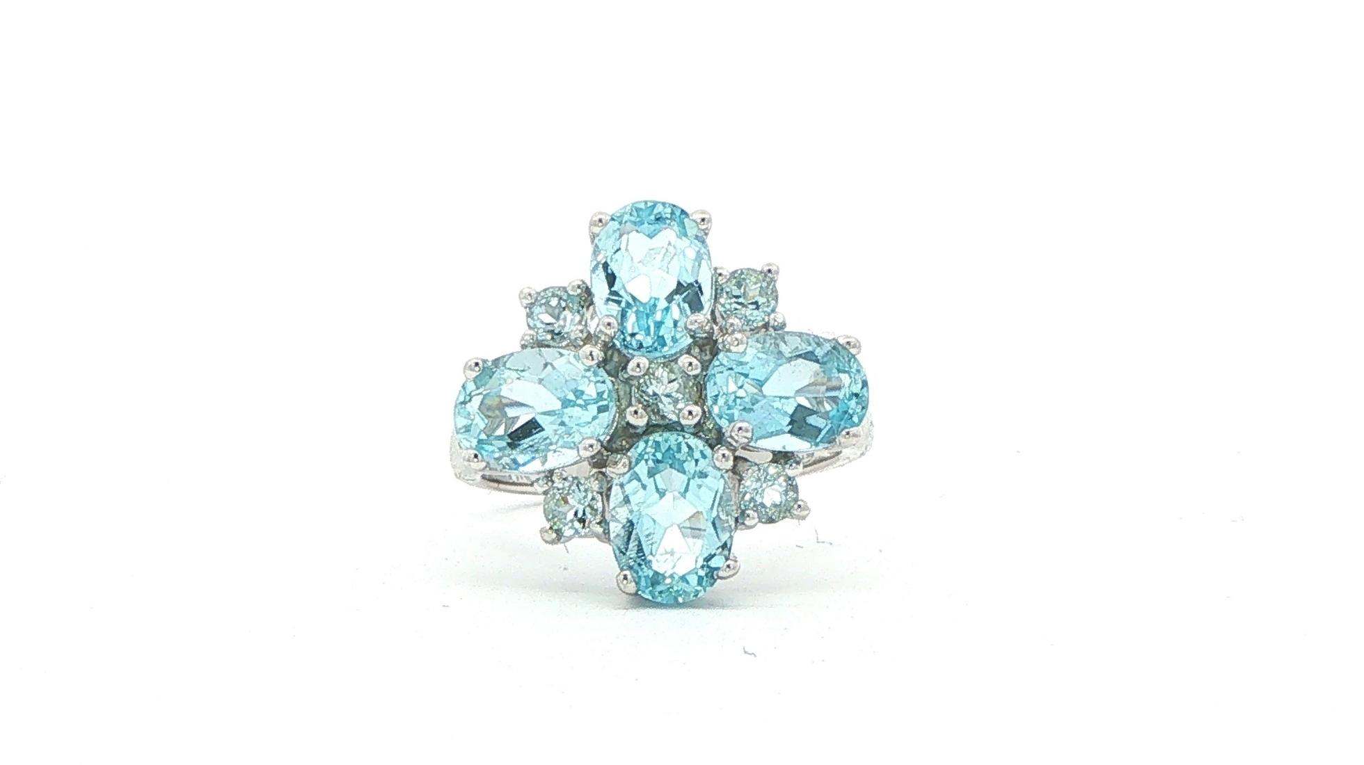 Estate Piece: Flower Aquamarine Cluster Ring in White Gold (3.25cts TWT)
