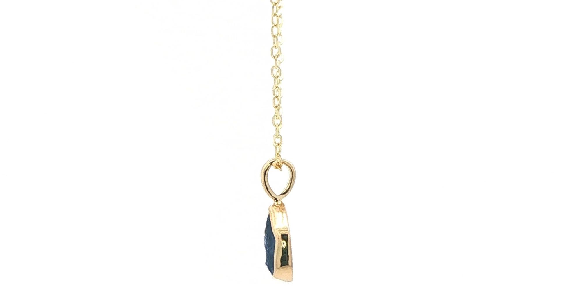 Bezel-set Raw Un-cut Montana Yogo Sapphire Pendant Necklace in Yellow Gold (1.05cts) side