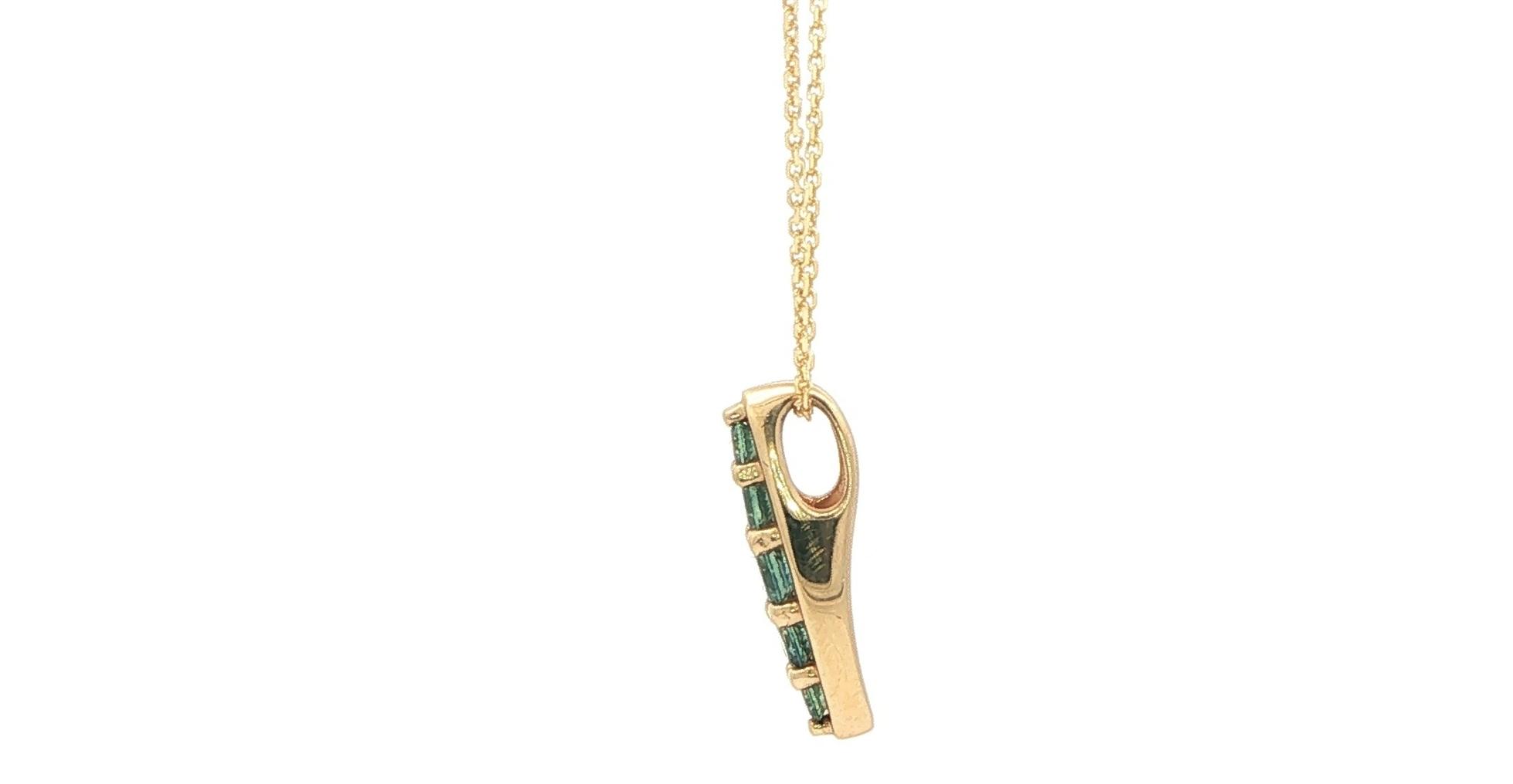 Vertical Graduated Montana Sapphire Pendant Necklace in Yellow Gold (0.42cts TWT) side
