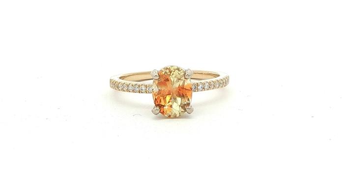 content/products/Oval Mandarin Orange Montana Sapphire Ring with Pavé Diamond Accents in Yellow Gold (1.74cts TWT)