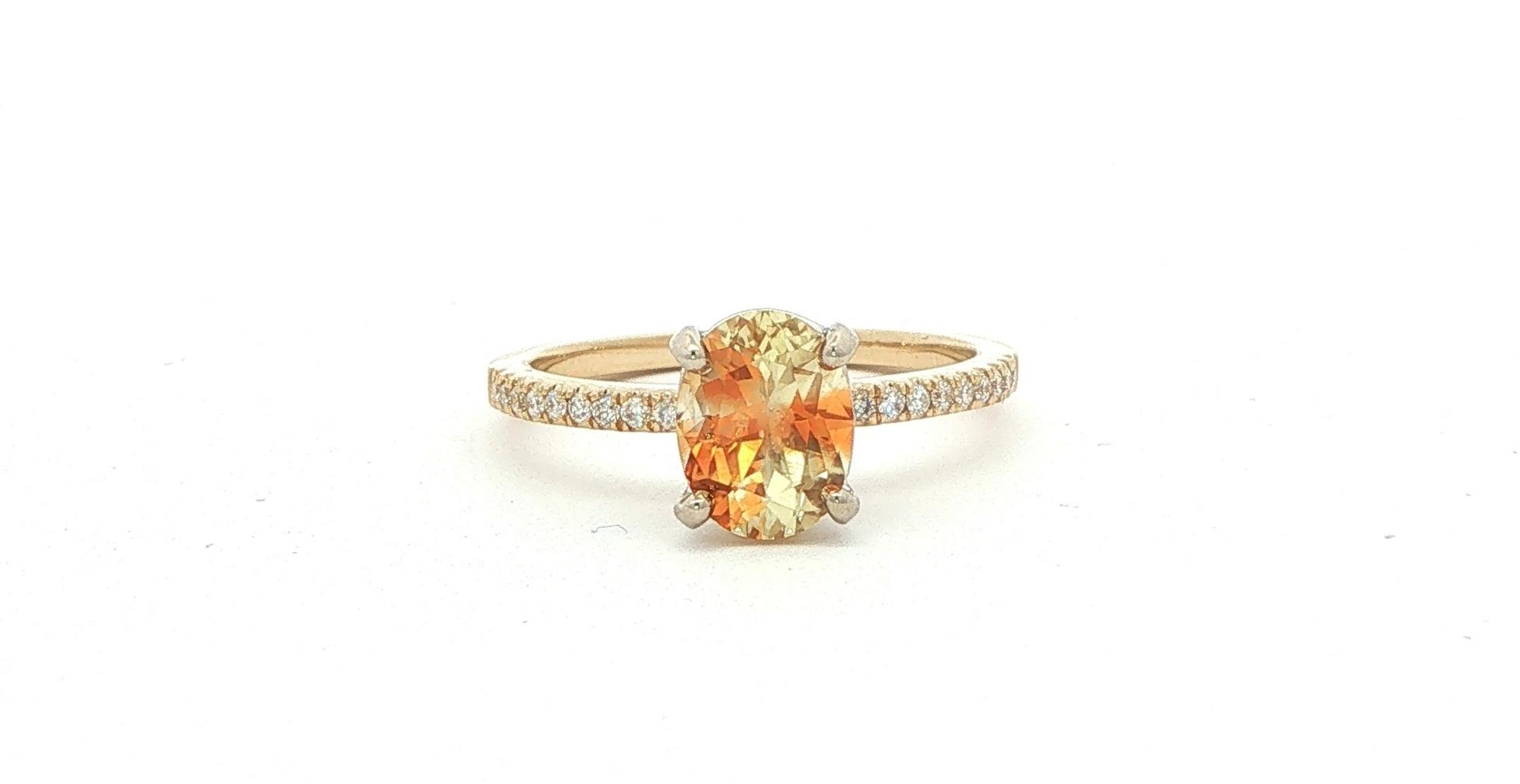 Oval Mandarin Orange Montana Sapphire Ring with Pav&eacute; Diamond Accents in Yellow Gold (1.74cts TWT)