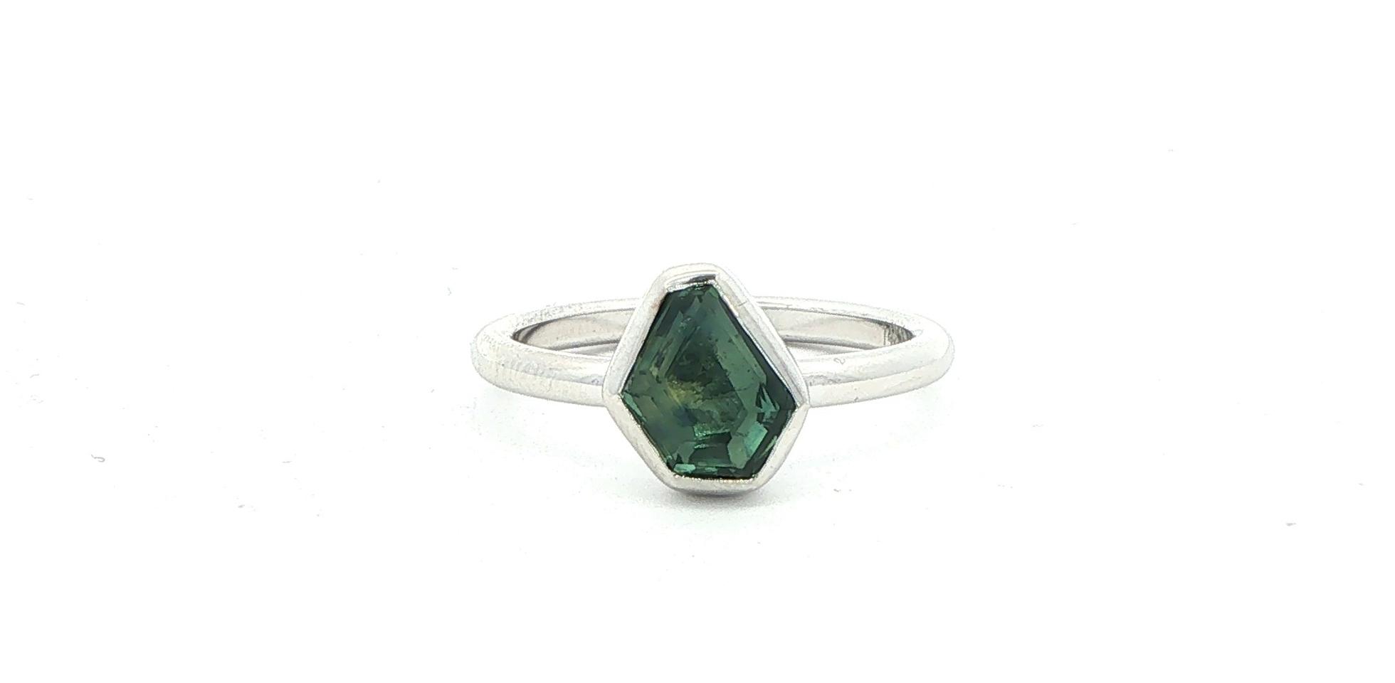 Bezel-Set Rose-cut Green Sapphire Geometric Solitaire Ring in White Gold (1.94cts)