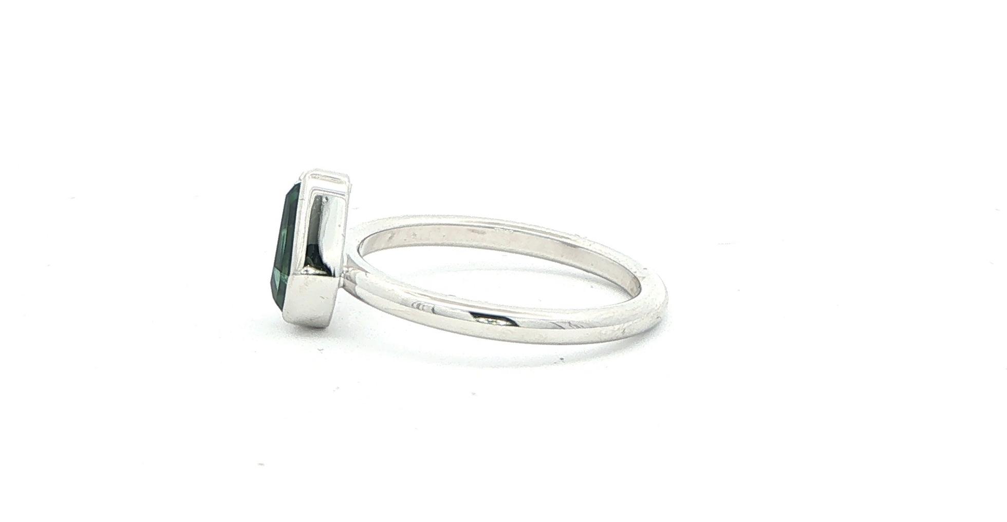 Bezel-Set Rose-cut Green Sapphire Geometric Solitaire Ring in White Gold (1.94cts) side