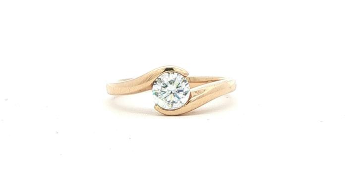 content/products/Swirl Split Bezel Solitaire Ring Mounting in Yellow Gold