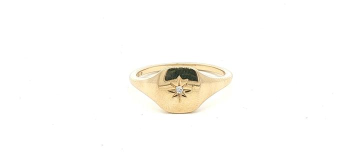content/products/Starburst Diamond Signet Ring in Yellow Gold (0.02cts)