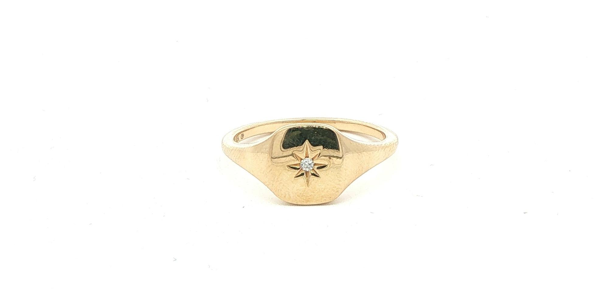Starburst Diamond Signet Ring in Yellow Gold (0.02cts)