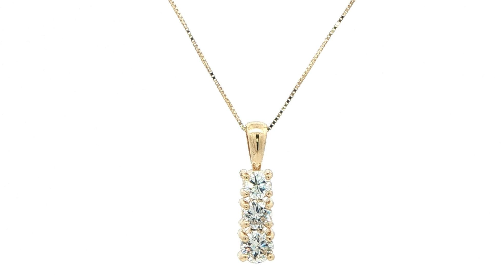 Three-Stone Diamond Pendant Necklace in Yellow Gold (0.79cts TWT)